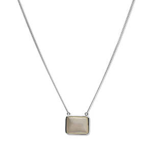 Jewellery Pearls: Mother of Pearl & Sterling Silver Necklace