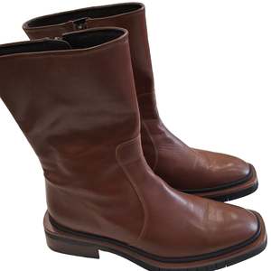 Shoes: ARDOUR BOOTS SIZE 39