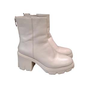 STEVE MADDEN BOOTS SIZE 9.5