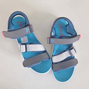 Plae: SECONDS - wes Aloha Blue