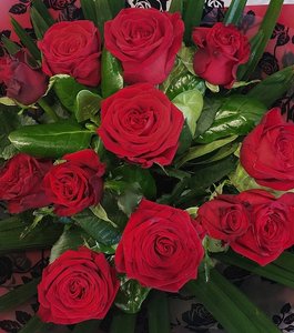 Products: Stunning 12 Rose Bouquet - Hornby Florist