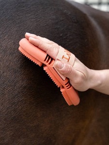 Brushes: LeMieux Flexi Curry Comb - Apricot