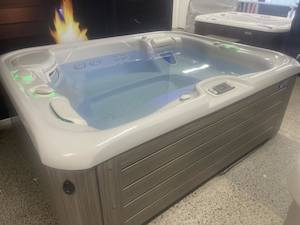 hottub: Pre-Loved Highlife Triumph ** BE QUICK **