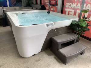 Pre Loved Spas: Freeflow Excursion Premiere
