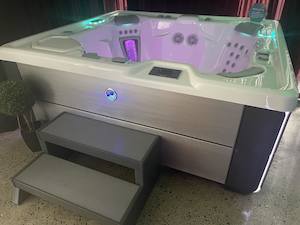 Pre Loved Spas: Highlife Prodigy - Floor Model