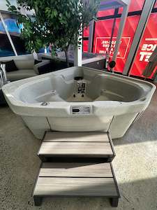 Pre Loved Spas: FreeFlow TriStar - Floor Model
