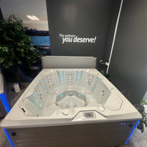 Pre Loved Spas: Limelight Flash - Floor Model 2023