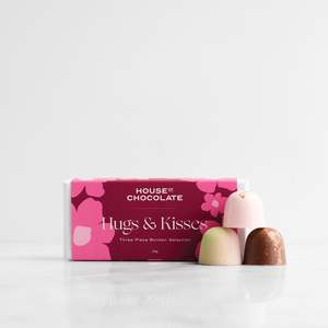 Mothersday: Three Piece 'Hugs & Kisses' Bonbon Box