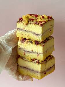 Berry Crumble Cheesecake