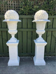 Easels Stands: Urns & Pedestals