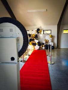 Photobooth Selfie Station: Selfie Station