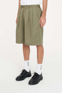 PLEATED BAGGY SHORT KHAKI