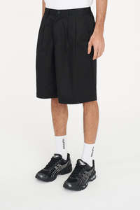 Shorts: PLEATED BAGGY SHORT BLACK