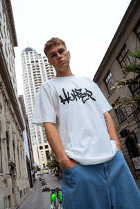 Mens: BLOCK TEE 190/ETCHING CHALK