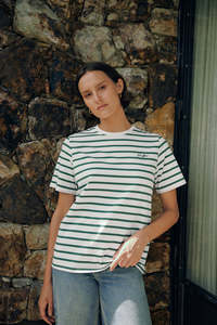 WMNS OUI OUI CLASSIC TEE CHALK/PINE