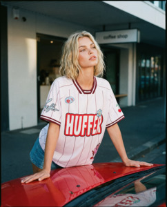 WMNS FOOTBALL TEE/ALWAYS FRESH PETAL
