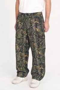 Mens: WEEKEND CARGO PANT WOODHILL CAMO