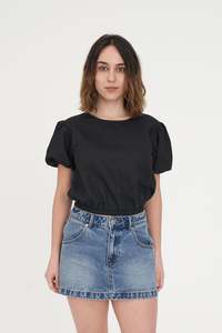 LIN-IN AIRY TOP BLACK