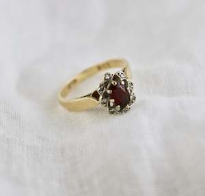 Huhas Marketplace: 9ct Gold Ring with Garnet and Diamonds