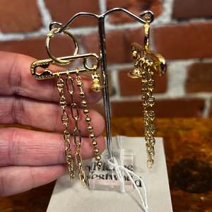 VIVIENNE WESTWOOD 2025 safety pin earrings