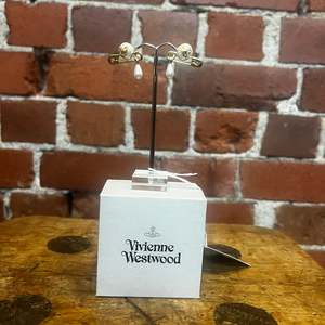 Vivienne Westwood: VIVIENNE WESTWOOD pearl safety pin earrings