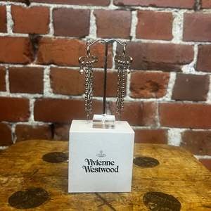VIVIENNE WESTWOOD safety pin chain earrings