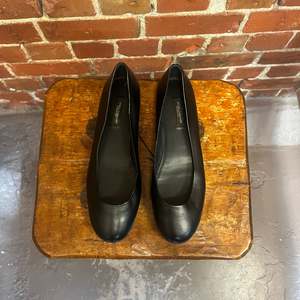 DOLCE AND GABBANA leather ballet flats 37.5