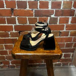 NODALETO Platform sandals 36