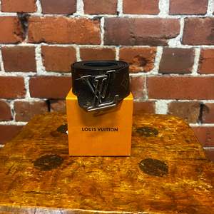 LOUIS VUTTION monogram leather belt