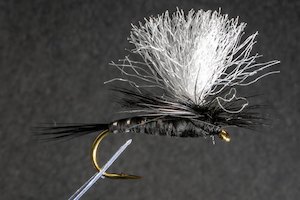 Dry Flies: Black Parachute Spinner - Kiwi Fly Fishing
