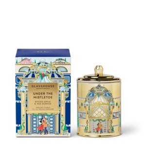 380g Candle - Under The Mistletoe