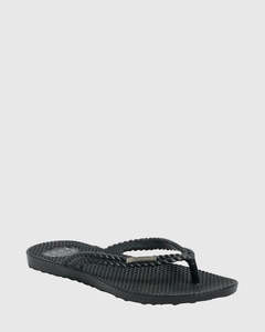 Footwear: Billabong Kickback Thong