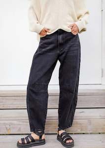 Mi Moso: Barrel Jean | Black