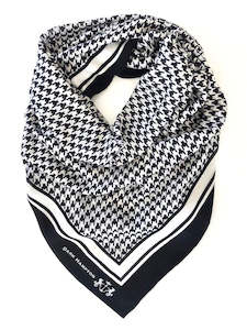 Scarfs Hats 1: The Hunter Scarf | Black/White