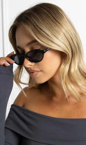 Dee Groovy | Jett Black