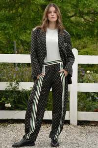 Follow The Track Pant | Black