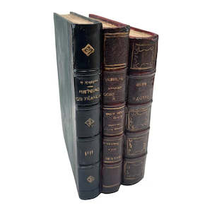 Decor: Antique Stacking Books Lge Red/Black