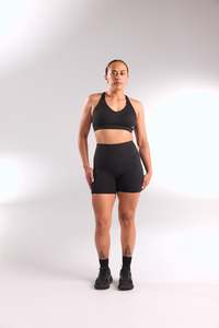 Womens Shorts: STAPLE MID SHORTS BLACK