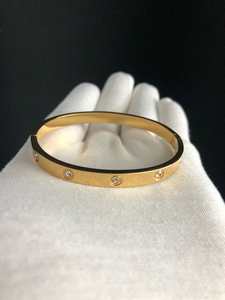 Cuban Link Bracelet: Gold Bangle