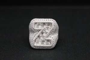 💎 Iced-Out “Z” Initial Ring – Moissanite & S925 Silver