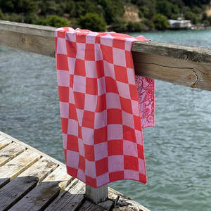 Products: Candyfloss & Lipgloss SANDFREE TOWEL