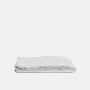 Table Top: Bauble Table Cloth White