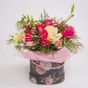 Arrangements: Hat Box Posy