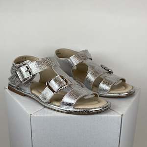 Summer 24: Nu by Neo Pia Silver floter