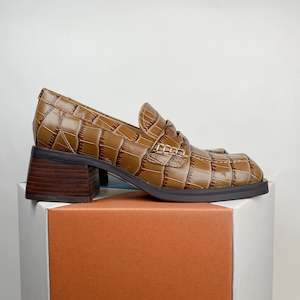 Autumn Winter 24: LAST PAIR Elegant coffee croc sizes 39