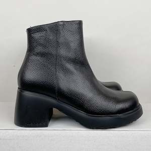 Wonders: Wonders Elise black