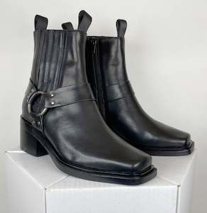 Tamara: Tamara Birch black