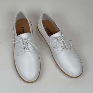 Flats: Cassini Melly white