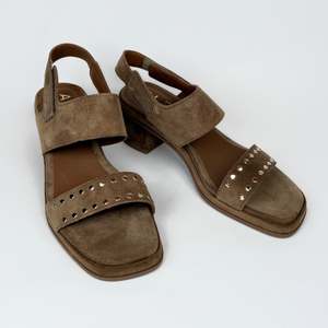 New Arrivals: Alpe 5480 cuero