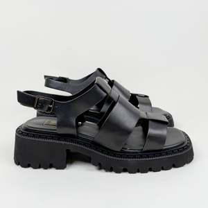 Mila Raine devil black